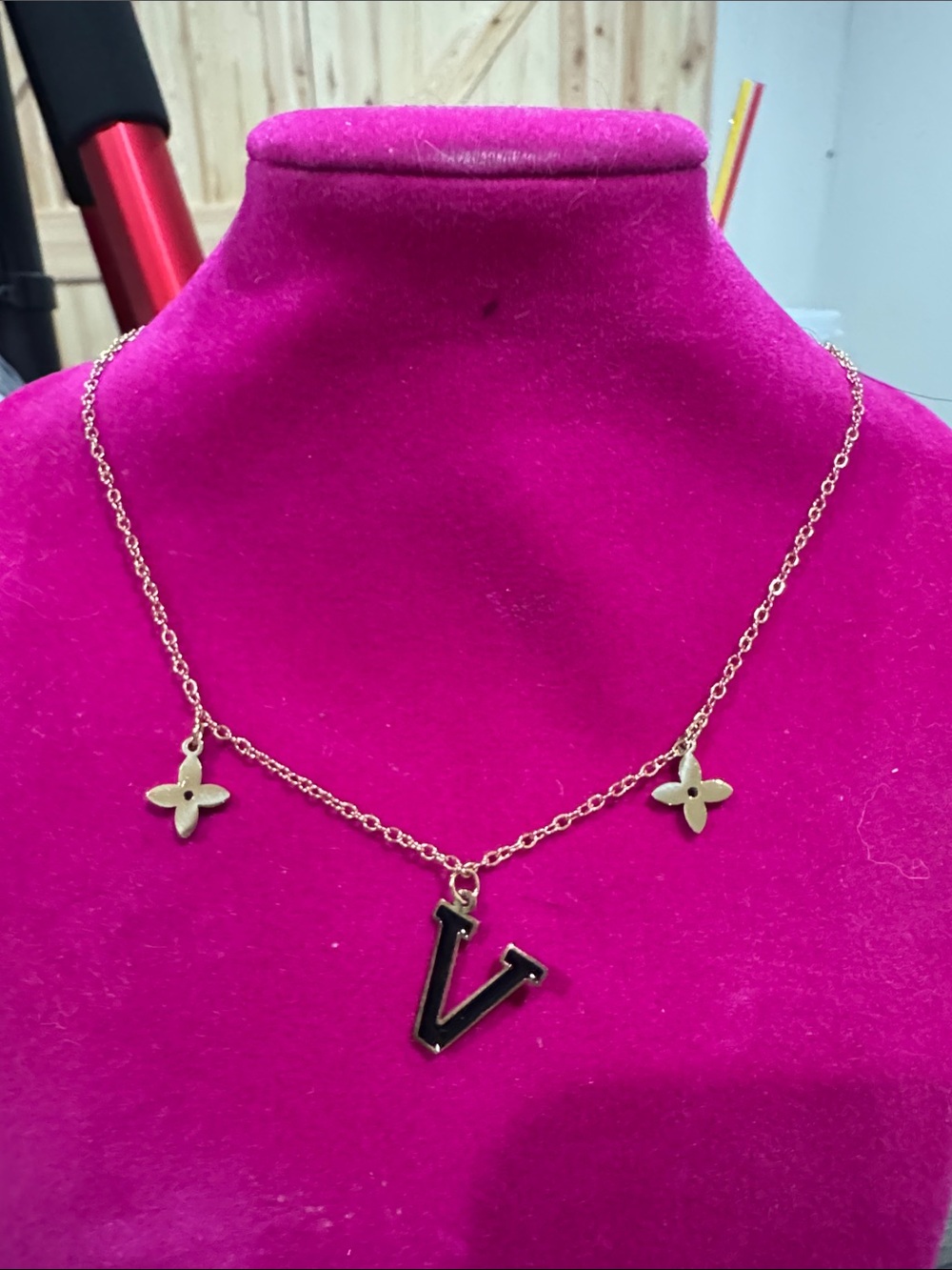 Gold Letter V Pendant Necklace with Flower Charms - Fashion Jewelry * 18K Gold P